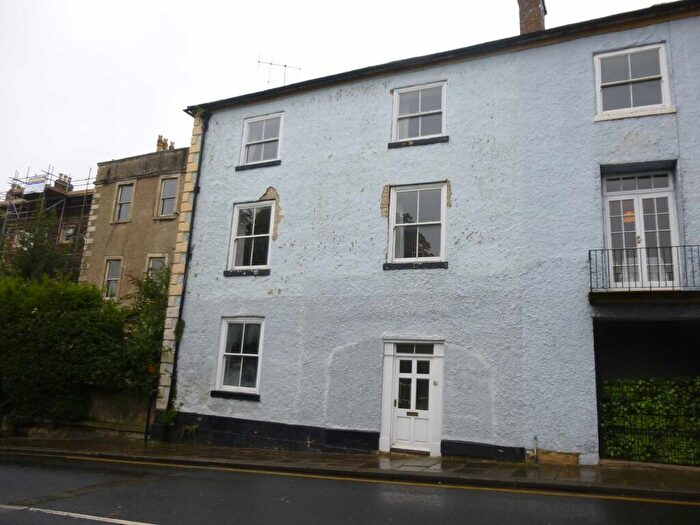 2 Bedroom Flat To Rent In Frenchgate, Richmond, DL10