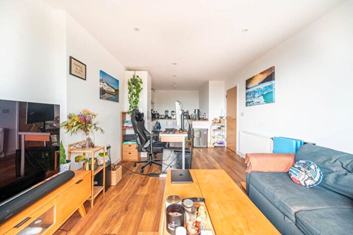 1 Bedroom Flat For Sale In Ward Road, Stratford, London, E15