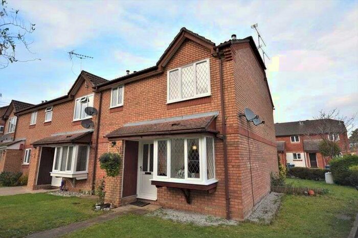 2 Bedroom Property To Rent In Lea Court, Farnham, GU9