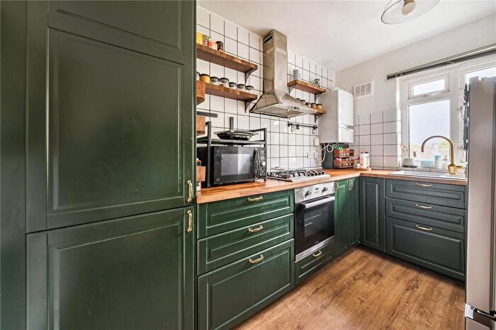 2 Bedroom Apartment For Sale In Kersington Crescent, Cowley, Oxford, OX4