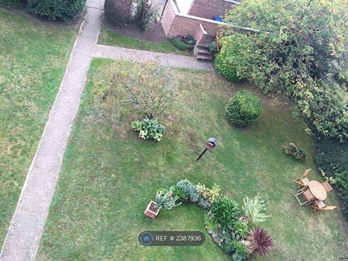 1 Bedroom Flat To Rent In Randmore Court, Beckenham, BR3