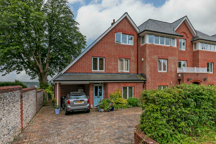 2 Bedroom Ground Maisonette To Rent In The Limes, Northbrook Avenue, Winchester, SO23