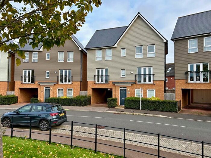 5 Bedroom Detached House For Sale In Carmania Circle, Brooklands, Milton Keynes, MK10