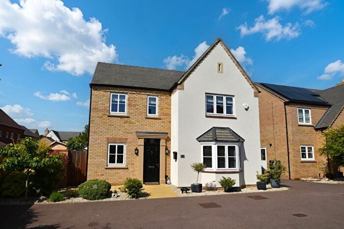 4 Bedroom Detached House For Sale In Wrights Way, Fenstanton, PE28