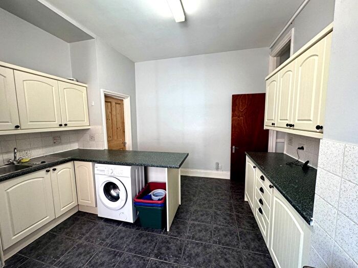 3 Bedroom Flat To Rent In Flanders Road, London, W4