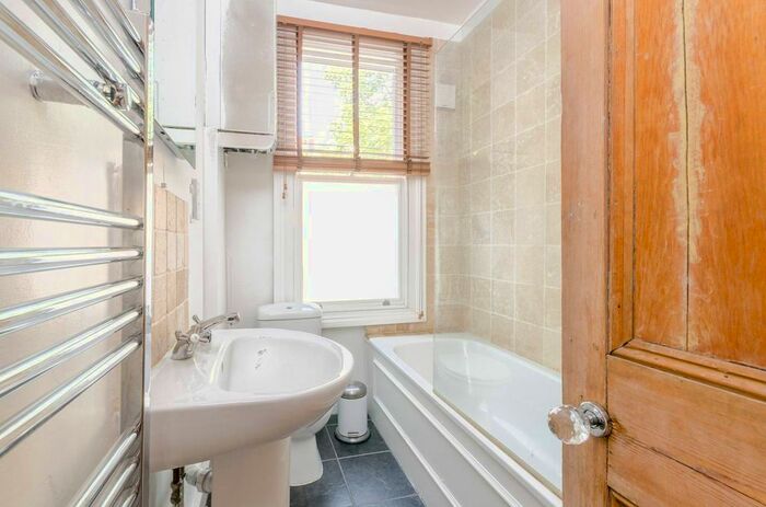 1 Bedroom Flat To Rent In Bloom Park Road, Parsons Green, London, SW6
