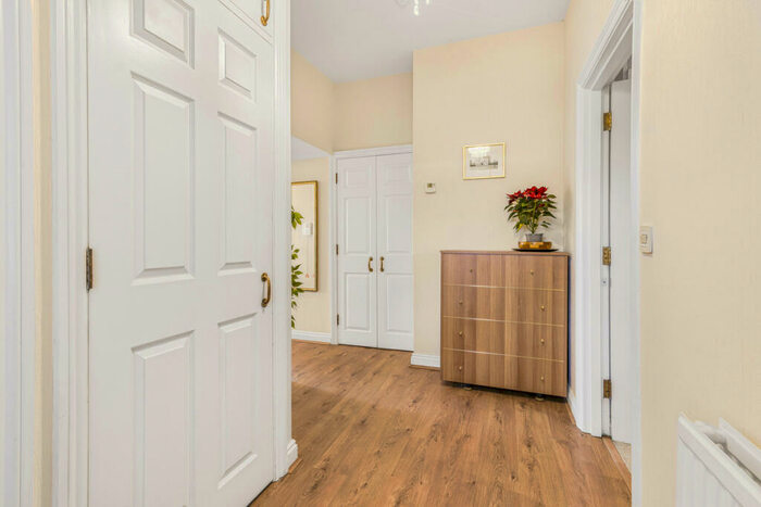 1 Bedroom Apartment For Sale In Kings End, Bicester, OX26