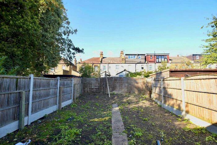 2 Bedroom Flat To Rent In Felbrigge Road, Seven Kings, IG3