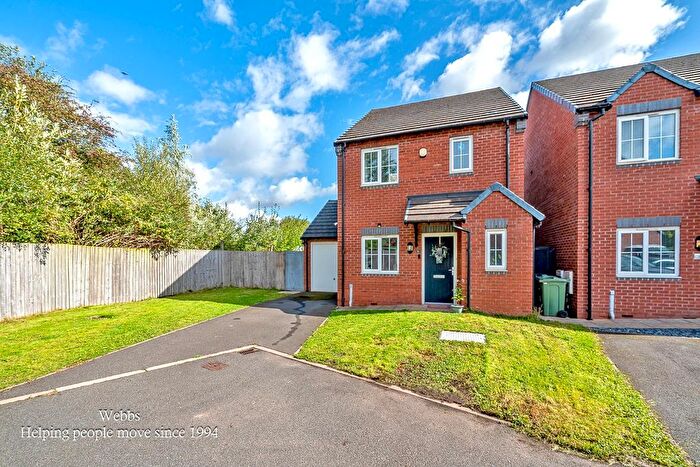 3 Bedroom Detached House For Sale In Jockey Fields, Walsall, WS4