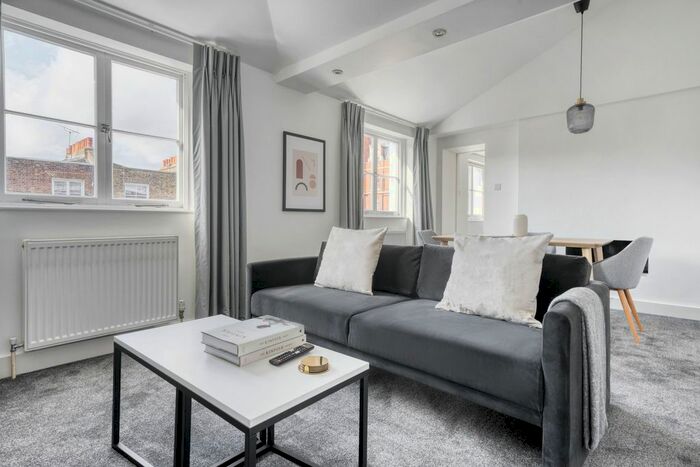 3 Bedroom Flat To Rent In Marylebone, London, W1H