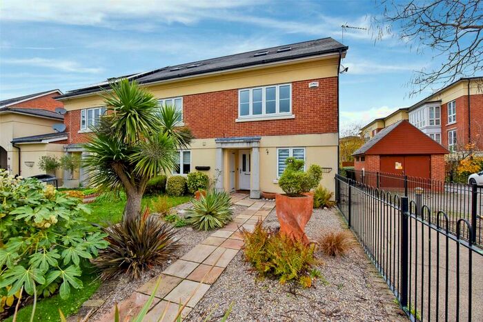 3 Bedroom End Of Terrace House To Rent In Canterbury Mews, Windsor, Berkshire, SL4