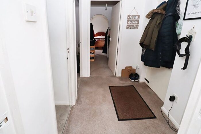 2 Bedroom Flat For Sale In Campernell Close, Brightlingsea, CO7