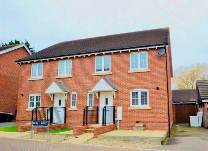 4 Bedroom House To Rent In Leigh Road, Sittingbourne, ME10