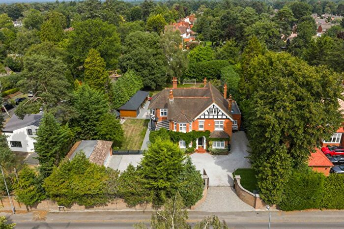 6 Bedroom Detached House For Sale In Dukes Ride, Crowthorne, RG45