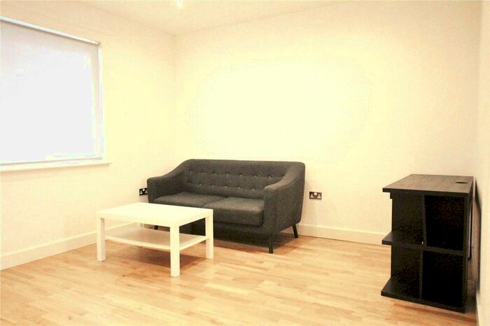 2 Bedroom Flat To Rent In Tyas Road, Canning Town, London, E16