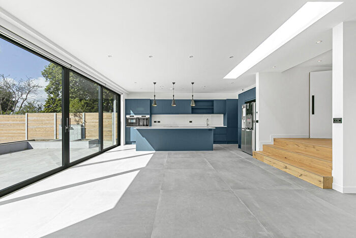 5 Bedroom House For Sale In Waterfall Road, Southgate, N14