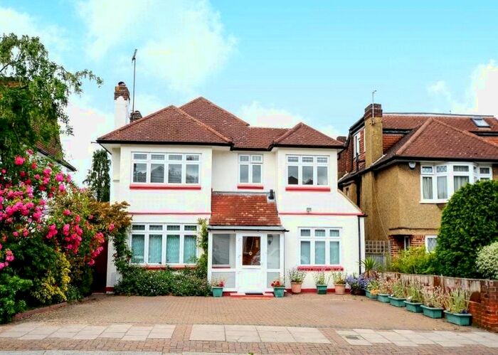 4 Bedroom Detached House To Rent In Greenway, London, N20