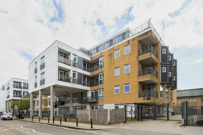 3 Bedroom Flat To Rent In Hacon Square, London Fields, E8