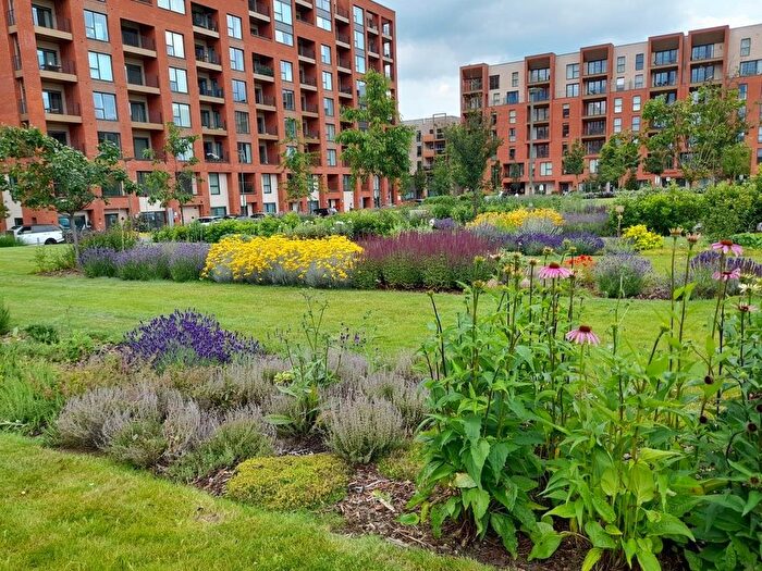 3 Bedroom Flat For Sale In Lismore Boulevard, London, NW9