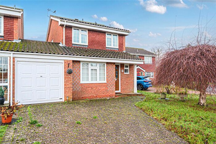 3 Bedroom Detached House For Sale In State Farm Avenue, Orpington, BR6