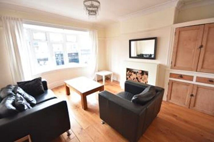 2 Bedroom Flat To Rent In Heaton Road, Newcastle Upon Tyne, NE6