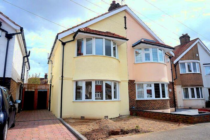 3 Bedroom Semi-Detached House To Rent In Brixham Road, Welling, DA16