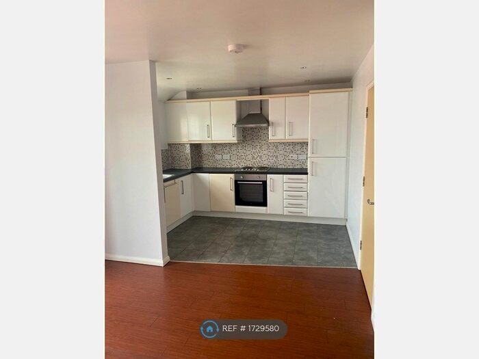 2 Bedroom Flat To Rent In Deerfield Close, St. Helens, WA9
