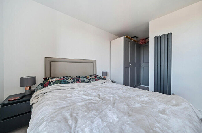 2 Bedroom Apartment For Sale In Tempus Court, Bellfield Road, High Wycombe, HP13