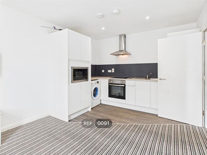 1 Bedroom Flat To Rent In Centre Court, Paragon Street, HU1