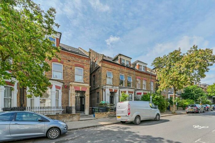 Studio To Rent In Gloucester Drive, Finsbury Park, London, N4