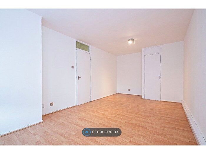 1 Bedroom Flat To Rent In Camber House, London, SE15