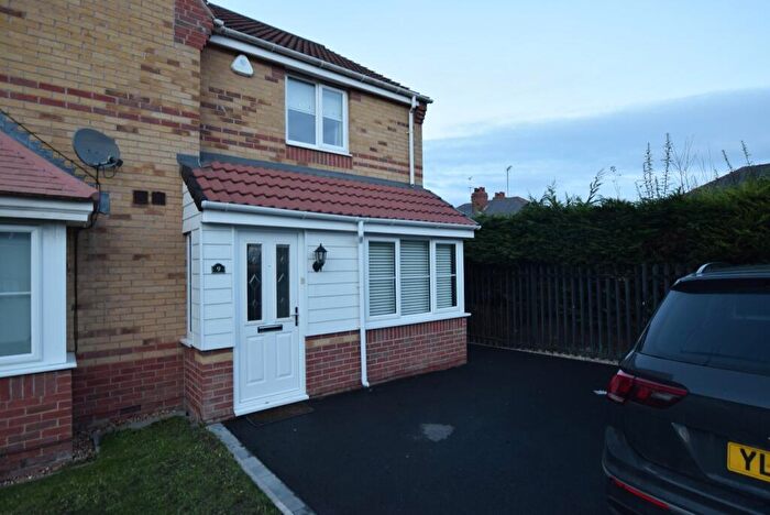 2 Bedroom Semi-Detached House To Rent In Amberton Mews, Leeds, LS8
