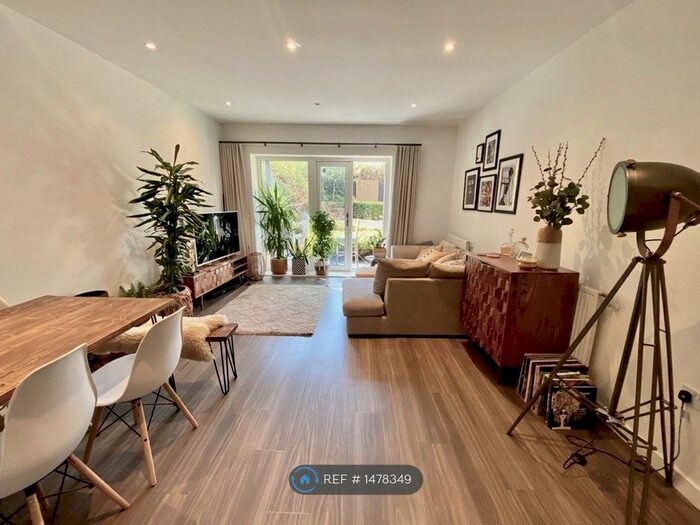 2 Bedroom Flat To Rent In Old Devonshire Road, London, SW12