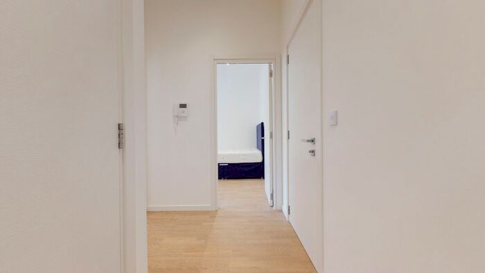 1 Bedroom Flat To Rent In Riverbank Way, Brentford, TW8
