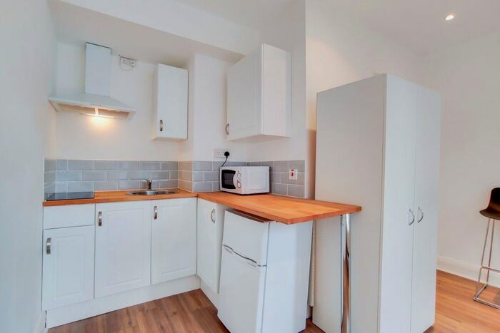 Studio To Rent In Gunterstone Road, London, W14