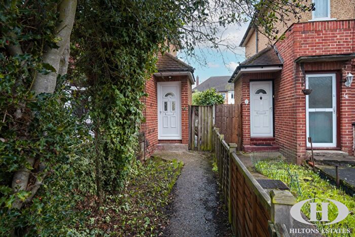 2 Bedroom Maisonette For Sale In Stratford Road, Hayes, UB4