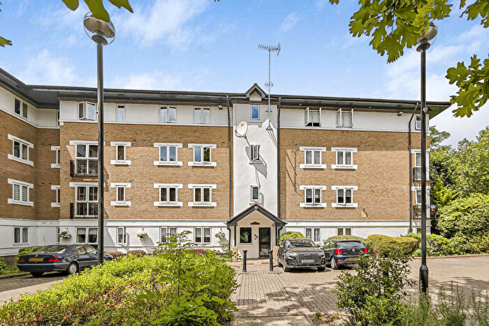 2 Bedroom Flat To Rent In Makepeace Road, Wanstead, E11