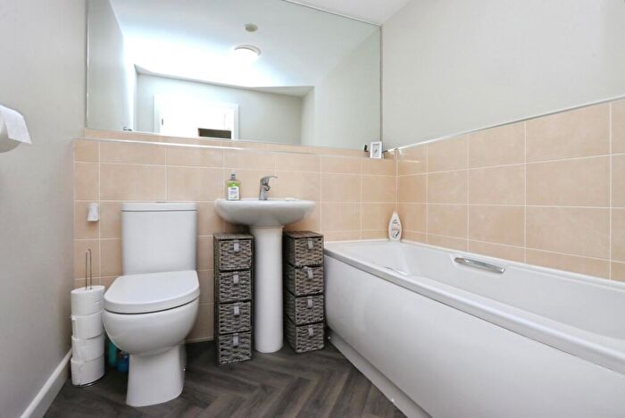 2 Bedroom Flat For Sale In Crossland Drive, Sheffield, South Yorkshire, S12