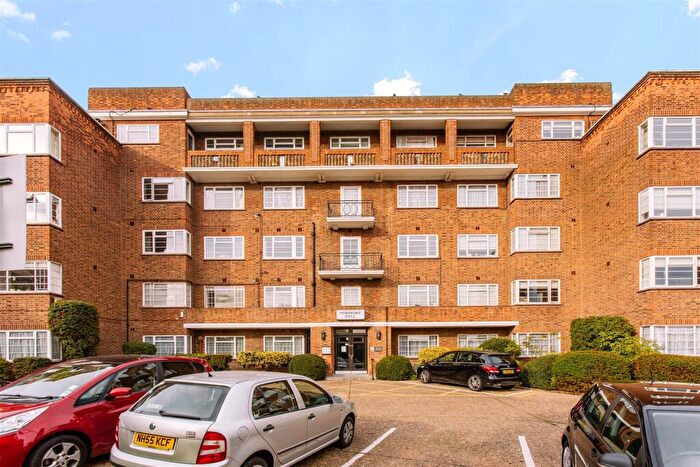 2 Bedroom Flat To Rent In Pembroke Hall, Hendon, NW4