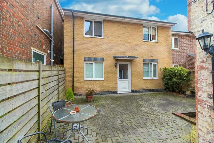 1 Bedroom Flat To Rent In Goldings Court, Boltro Road, Haywards Heath, RH16