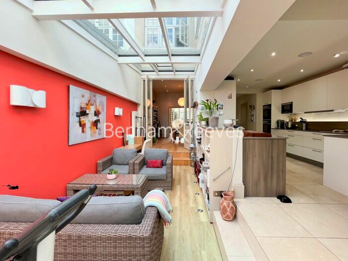 5 Bedroom Semi-Detached House To Rent In North End Road, Hampstead, NW11