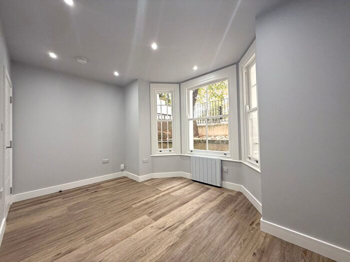 1 Bedroom Flat To Rent In St Charles Square, W10