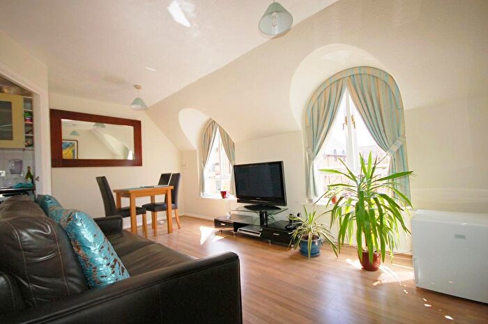 2 Bedroom Flat To Rent In Roding Mews, Wapping, E1W