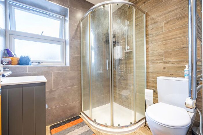 Flat To Rent In Gloucester Road, Emperor House, CR0