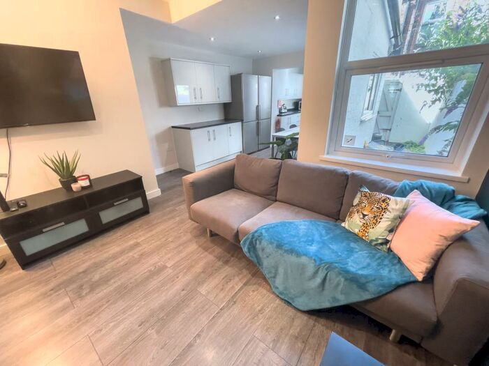 5 Bedroom Terraced House To Rent In Adelaide Road, L7