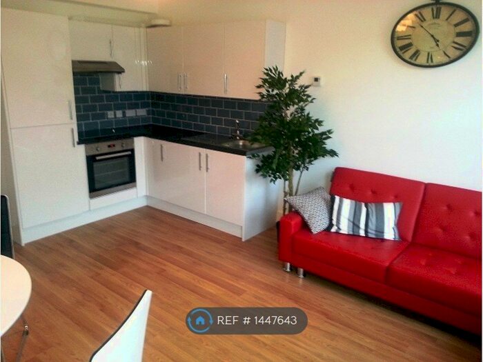 1 Bedroom Flat To Rent In Chestnut Road, London, SW20