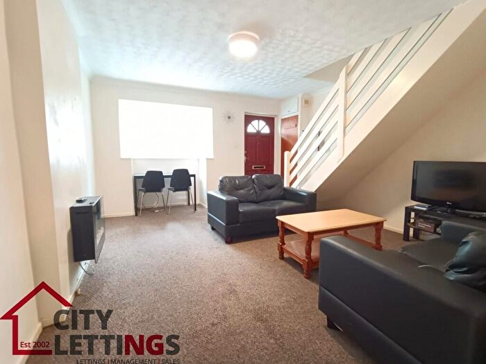 2 Bedroom Terraced House To Rent In Alfreton Road, Nottingham, NG7
