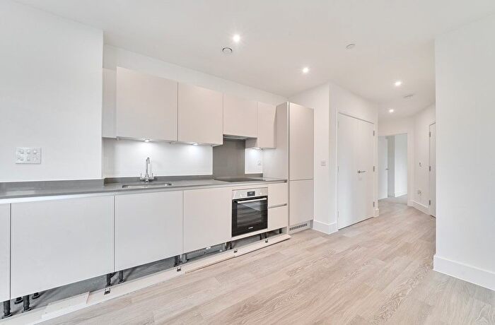 2 Bedroom Flat To Rent In Medway Street, Kent, ME4