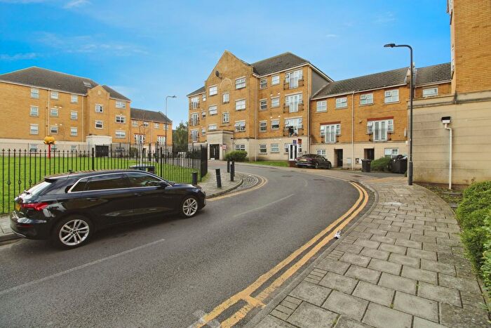 2 Bedroom Flat To Rent In Scott Road, Edgware, HA8