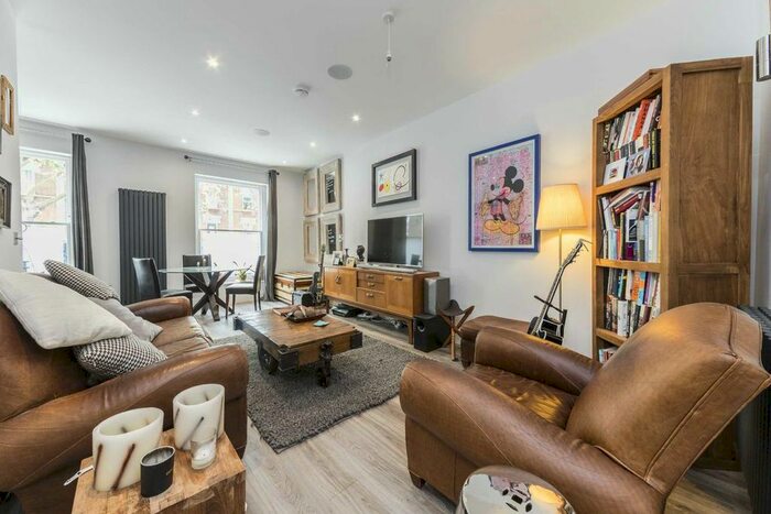 2 Bedroom Flat To Rent In Chiswick High Road, London, W4